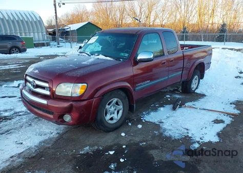 2004 Toyota Tundra Sr5 V8 z USA, uszkodzony, nr VIN 5TBBT441X4S448607